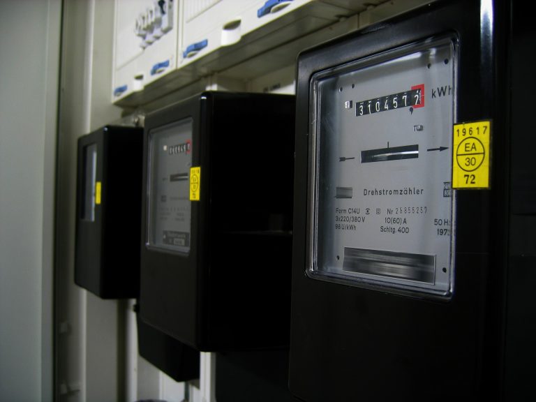 2020年9月「7大 新制上路 」,租屋電費、超商代收額度、兒童安全座椅都有新規定