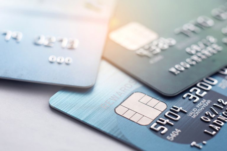 購物該用信用卡還是簽帳金融卡?
