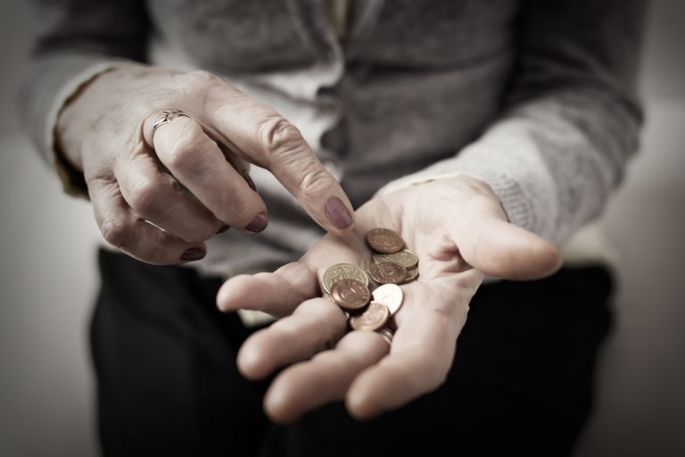 退休金該準備多少？每個月生活費 22 K 夠用嗎？