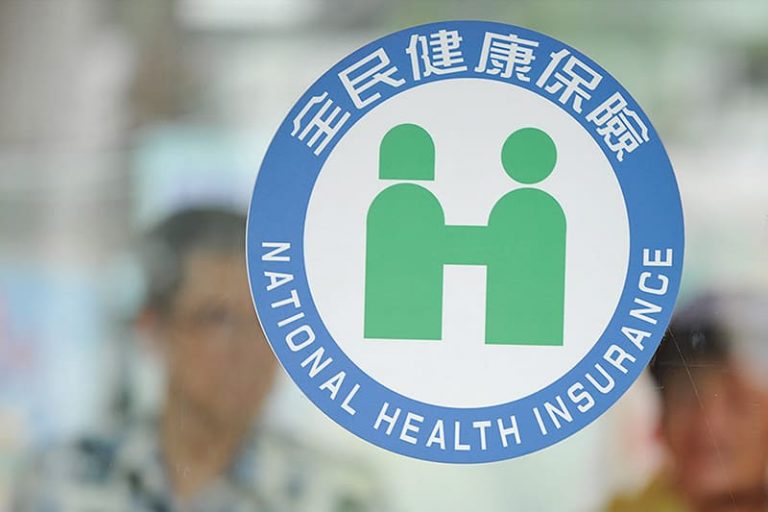 外國人健保如何保?外籍配偶、勞工投保「勞健保」 8 大重點